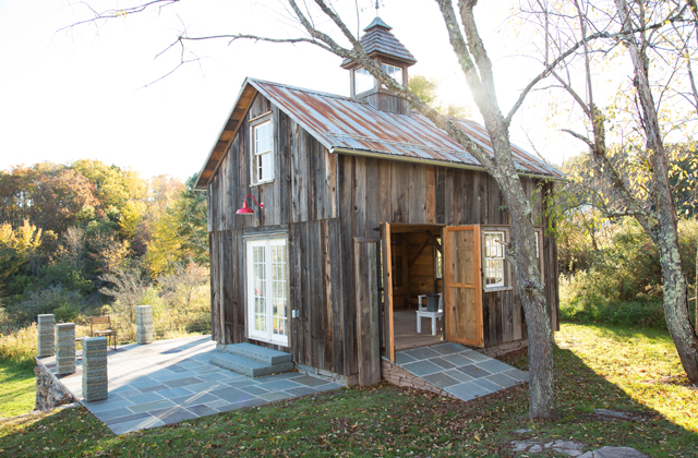 Blue Farmhouse Image